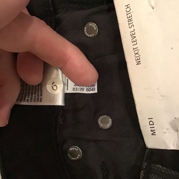 American Eagle 0 NWT Midi Denim Women’s Shorts Black Cuffed Button Fly Stretch - Picture 8 of 9